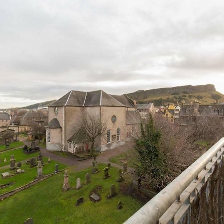 Altido Cool Space Old Town 3Bed Apt With Balcony And Parking Edinburgh Exterior photo