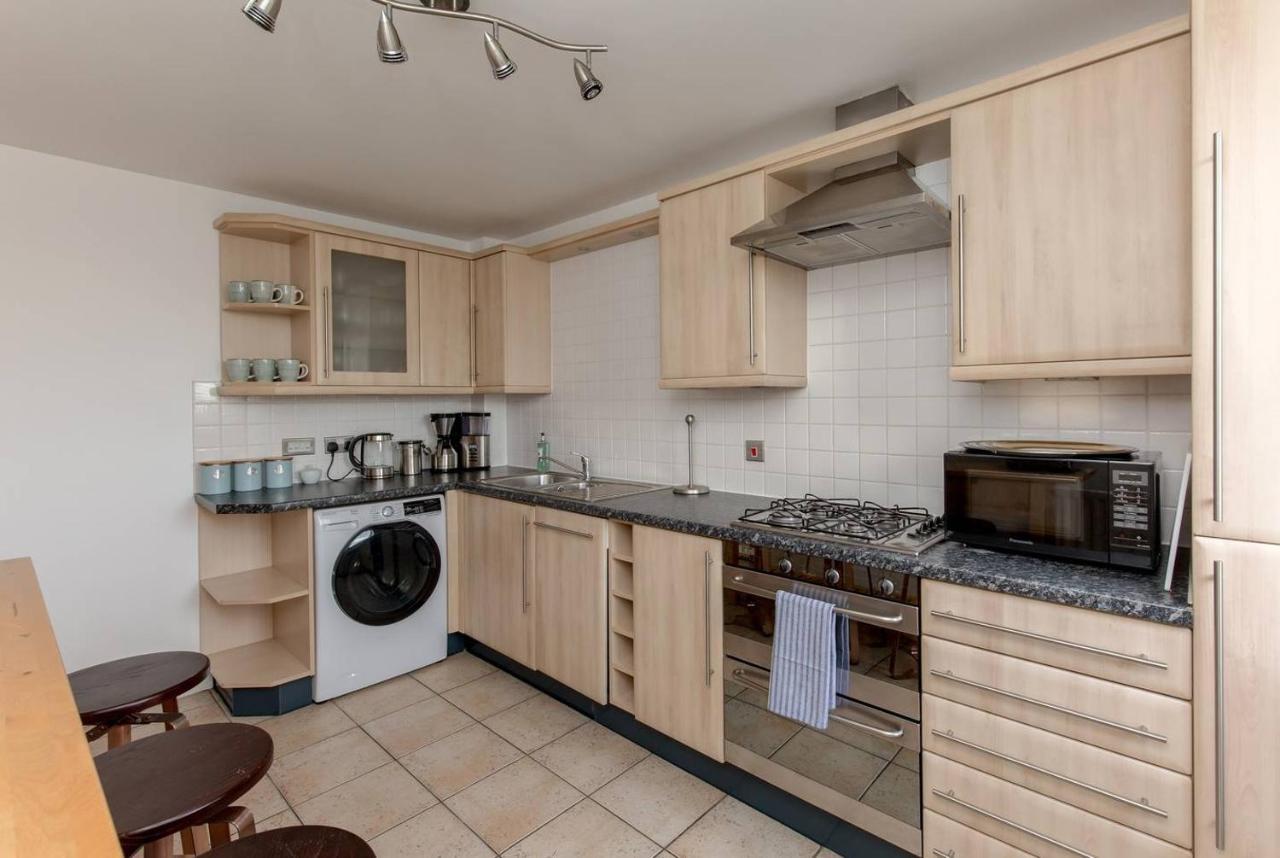 Altido Cool Space Old Town 3Bed Apt With Balcony And Parking Edinburgh Exterior photo